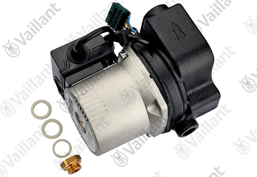 Vaillant Pumpe mit elektromagnetischem Antrieb, daneben sind Dichtungen und ein Anschlussstück zu sehen.
